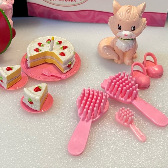 Vintage Strawberry Shortcake accessories- cat/cake/compact mirror/ornament/bear - Picture 4 of 10